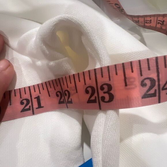 This is a Columbia Hart Mountain II Crew sweatshirt in white or cream with a mul - Picture 9 of 11